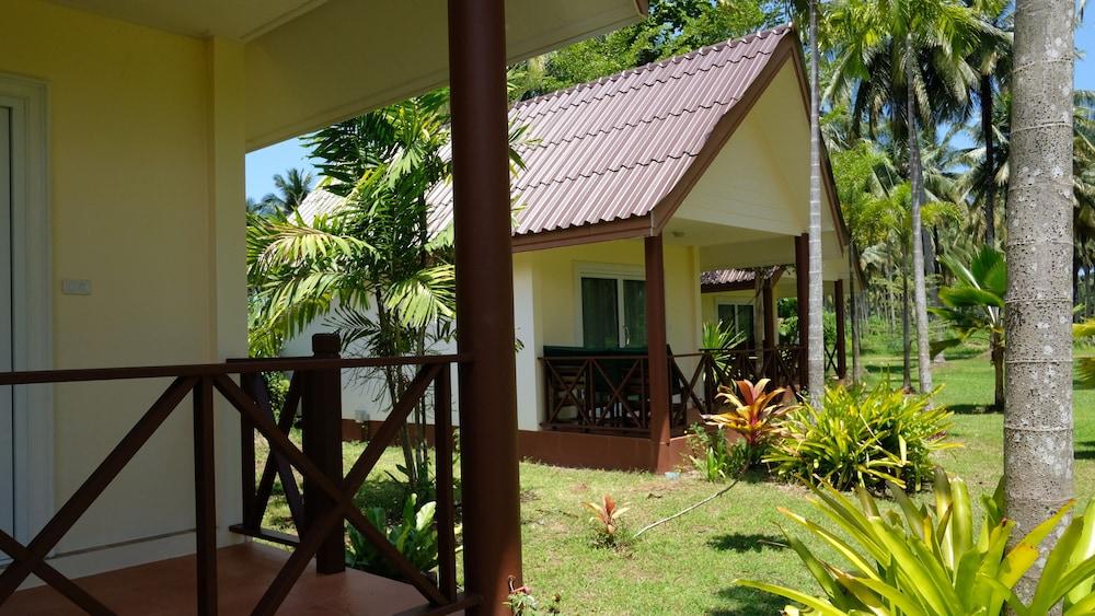 Khao Lak Golden Coconut 호텔 외부 사진